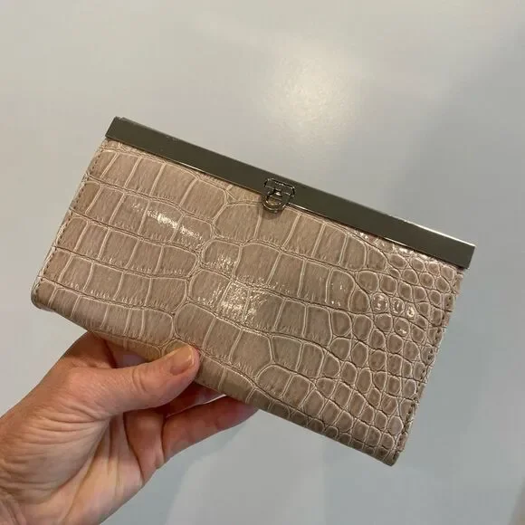 Clutch faux Alligator leather. 4 compartments 12 credit cards & zipper f… - Picture 6 of 14